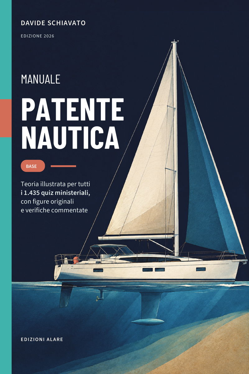 Copertina del Manuale Patente Nautica Base: su fondo blu notte una barca a vela bianca vista di fianco, randa e fiocco issati, con bulbo e chiglia visibili sotto il pelo dell'acqua e un fondale sabbioso; a sinistra una banda verde acqua, in alto «Davide Schiavato · Edizione 2026», poi «Manuale Patente Nautica», la pastiglia rossa «Base» e la riga «Teoria illustrata per tutti i 1.435 quiz ministeriali, con figure originali e verifiche commentate»; in basso «Edizioni Alare».