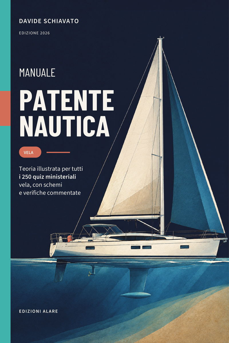 Copertina del Manuale Patente Nautica Vela: su fondo blu notte una barca a vela bianca vista di fianco, randa e fiocco issati, con bulbo e chiglia visibili sotto il pelo dell'acqua e un fondale sabbioso; a sinistra una banda verde acqua, in alto «Davide Schiavato · Edizione 2026», poi «Manuale Patente Nautica», la pastiglia rossa «Vela» e la riga «Teoria illustrata per tutti i 250 quiz ministeriali vela, con schemi e verifiche commentate»; in basso «Edizioni Alare».